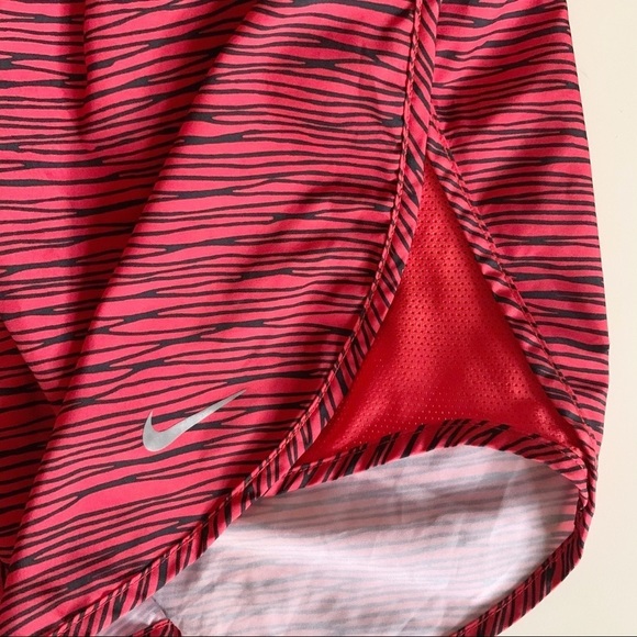 Nike 3” Equilibrium Modern Tempo Short Red Women’s Small Running - Picture 4 of 8